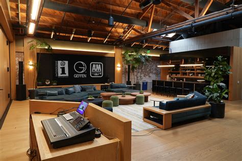 umg inside.